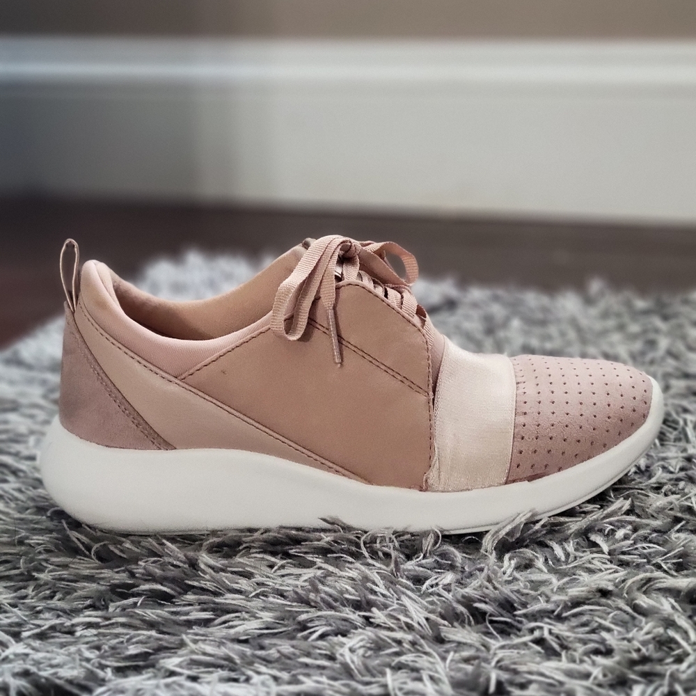 Women's Big Buddha Bungee Sneaker Blush Size 6.5